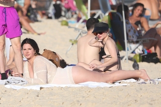 Lana Del Rey feet photo thumbnail