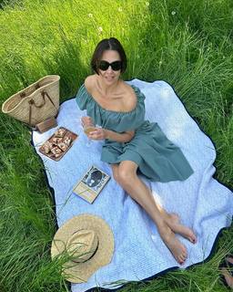 Anna Popek feet photo thumbnail