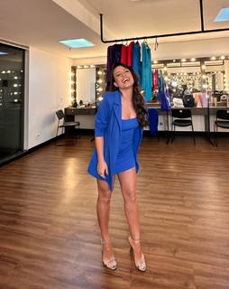 Larissa Manoela feet photo thumbnail