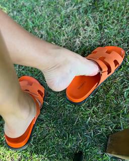Adriane Galisteu feet photo thumbnail