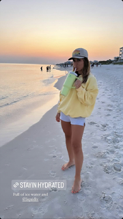 Jessie James Decker feet photo thumbnail
