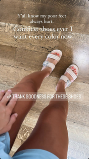 Jessie James Decker feet photo thumbnail