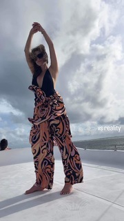 Delta Goodrem feet photo thumbnail