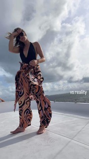 Delta Goodrem feet photo thumbnail