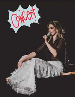 Delta Goodrem feet photo thumbnail