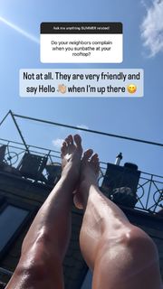 Cindy Landolt feet photo thumbnail