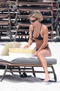 Chantel Jeffries feet photo thumbnail
