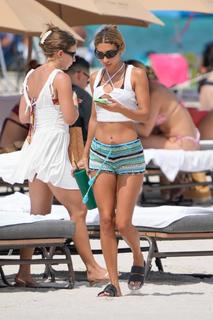 Chantel Jeffries feet photo thumbnail