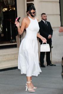 Kylie Jenner feet photo thumbnail