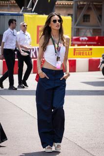 Alessandra Ambrosio feet photo thumbnail