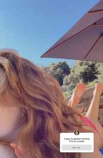 Isis Valverde feet photo thumbnail
