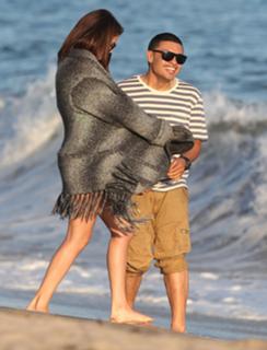 Selena Gomez feet photo thumbnail