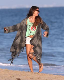 Selena Gomez feet photo thumbnail