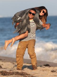 Selena Gomez feet photo thumbnail
