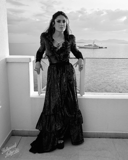 Salma Hayek feet photo thumbnail