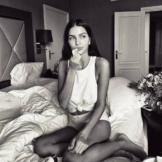 Zaira Nara feet photo thumbnail