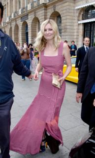 Kirsten Dunst feet photo thumbnail
