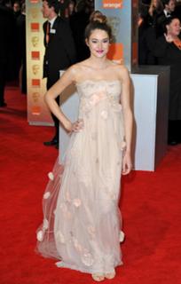 Shailene Woodley feet photo thumbnail
