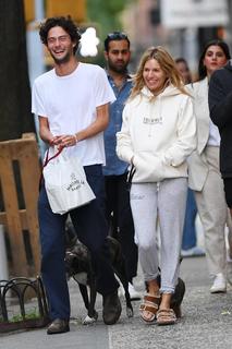 Sienna Miller feet photo thumbnail