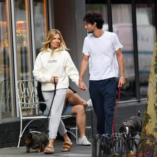 Sienna Miller feet photo thumbnail