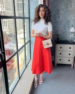 Emmy Rossum feet photo thumbnail