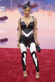 Christina Milian feet photo thumbnail