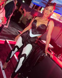 Christina Milian feet photo thumbnail