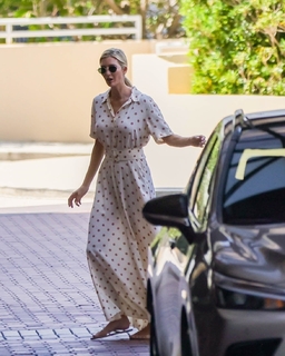 Ivanka Trump feet photo thumbnail