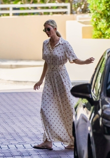 Ivanka Trump feet photo thumbnail