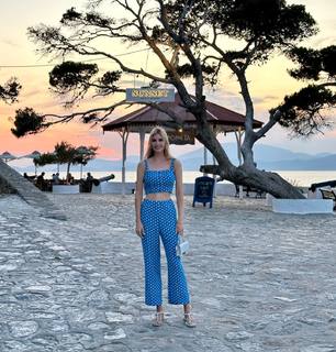 Ivanka Trump feet photo thumbnail