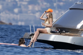 Heidi Klum feet photo thumbnail