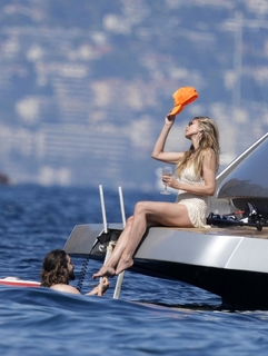 Heidi Klum feet photo thumbnail