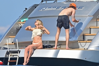 Heidi Klum feet photo thumbnail