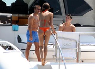 Irina Shayk feet photo thumbnail