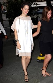 Marion Cotillard feet photo thumbnail
