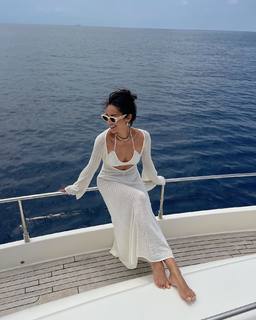 Shay Mitchell feet photo thumbnail
