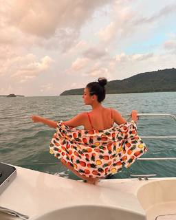 Victoria Justice feet photo thumbnail