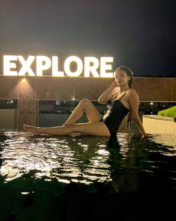 Anushka Sen feet photo thumbnail