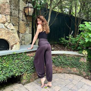 Olga Kurylenko feet photo thumbnail