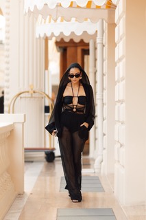 Shay Mitchell feet photo thumbnail