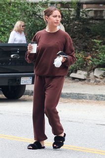 Ashley Tisdale feet photo thumbnail