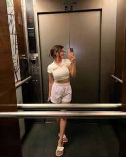 Anushka Sen feet photo thumbnail