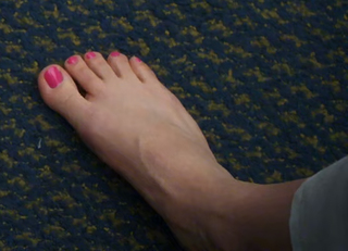 Alison Brie feet photo thumbnail