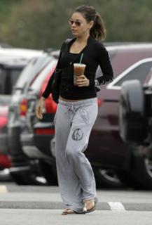 Mila Kunis feet photo thumbnail