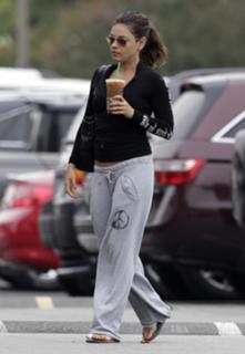 Mila Kunis feet photo thumbnail