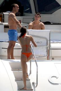 Irina Shayk feet photo thumbnail