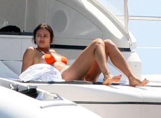 Irina Shayk feet photo thumbnail