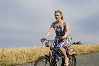 Kate Winslet feet photo thumbnail