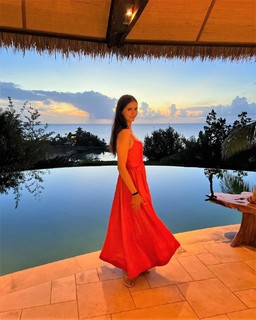 Nina Dobrev feet photo thumbnail