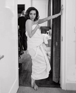 Aubrey Plaza feet photo thumbnail